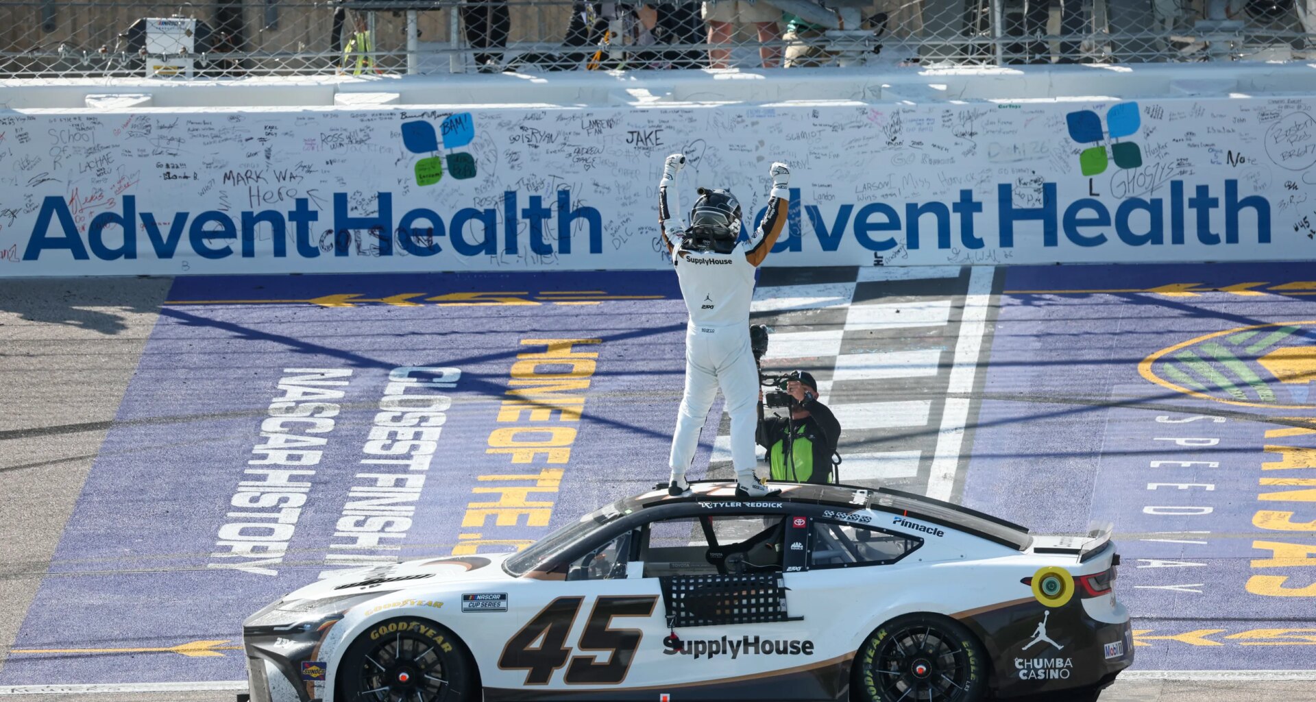 Tyler Reddick wins NASCAR Cup Series race at Kansas in April 2026