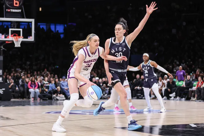 Breeze BC forward Cameron Brink (22) and Mist BC wing Breanna Stewart (30) at Barclay's Center.