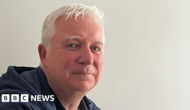 'Civil service pension limbo delayed my retirement' - BBC