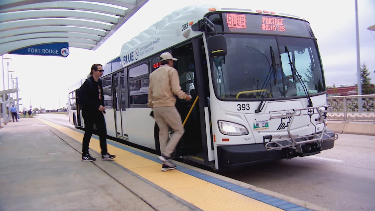 Spring schedule will bring later hours, more buses to some Winnipeg Transit routes, city says