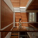 © Studio f/8 - Mr. Dinesh Taliru House / Wright Inspires - Interior Photography, Stairs, Wood
