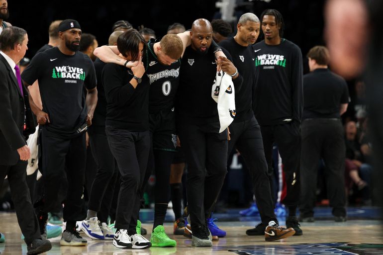 Donte DiVincenzo reacts.