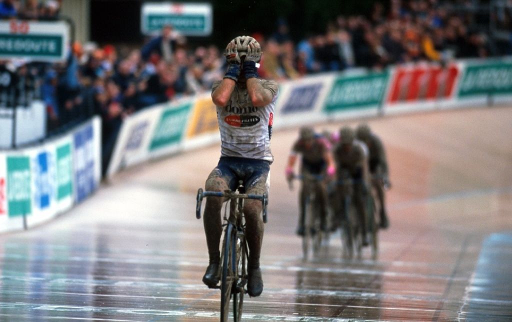 Cycling Paris-Roubaix-2001 Knaven-Servais (Photo by Tim De Waele/Getty Images)