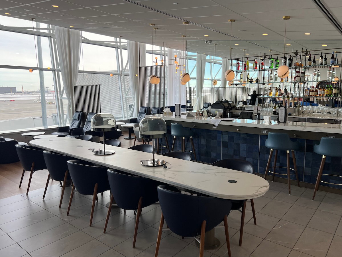 Review: Air France Lounge Montreal Airport (YUL)
