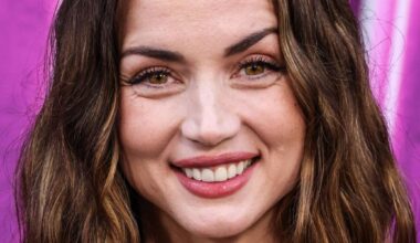 Ana De Armas Looks 'Cold' In Braless Gym Crop Top