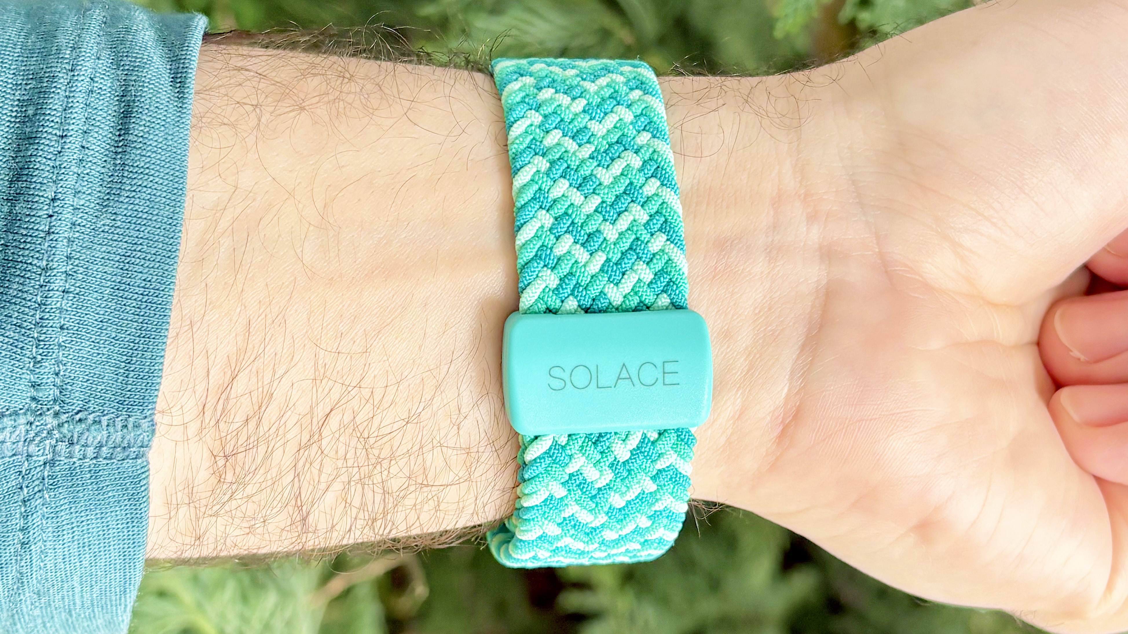 Close-up of the Solace Imperium Adapt watch strap on an Apple Watch SE 3 in 'Calypso' green