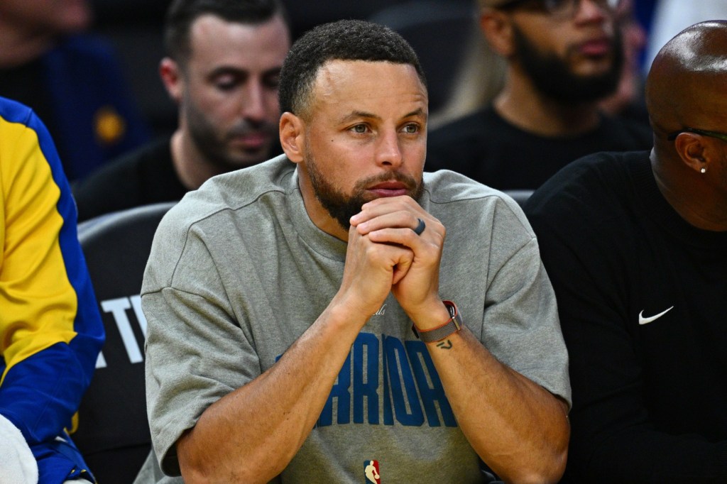 Steph Curry-less Warriors lose home finale to LeBron James-led Lakers