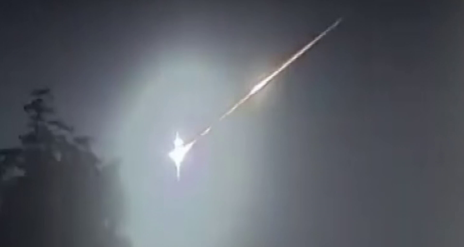 bright meteor lights up Vancouver sky overnight