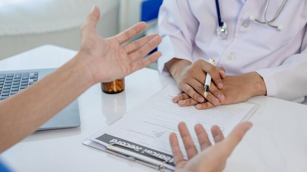 פגישה עם רופא פסיכיאטר אינטייק