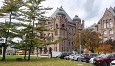 Ontario solicitor general sought 3-row, 8-seat replacement after vehicle stolen