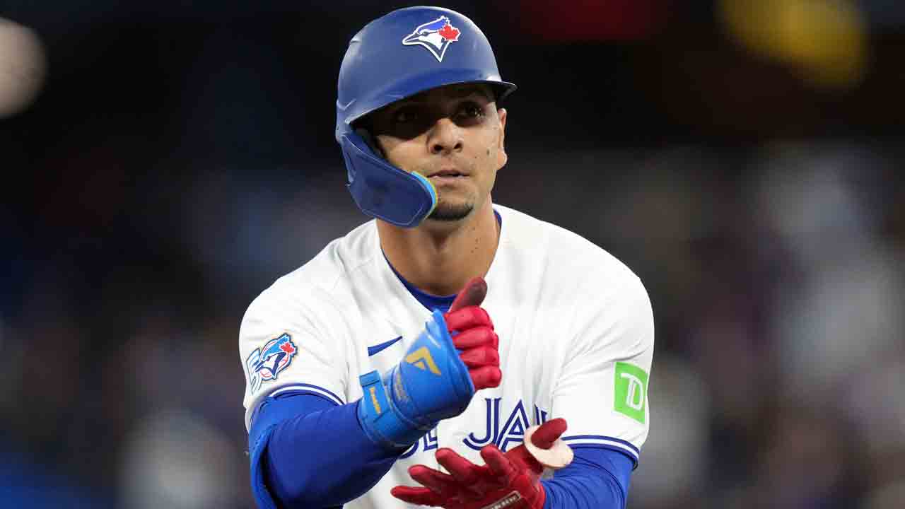 Blue Jays' Gimenez has been playing through hamstring tightness