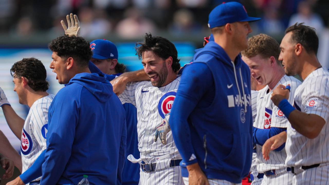 Swanson's 10th-inning hit lifts Cubs over Phillies, extends win streak to nine