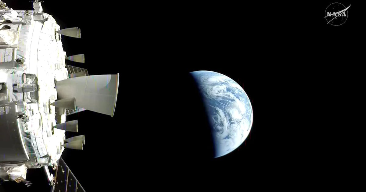 Artemis II on course splashdown to Earth