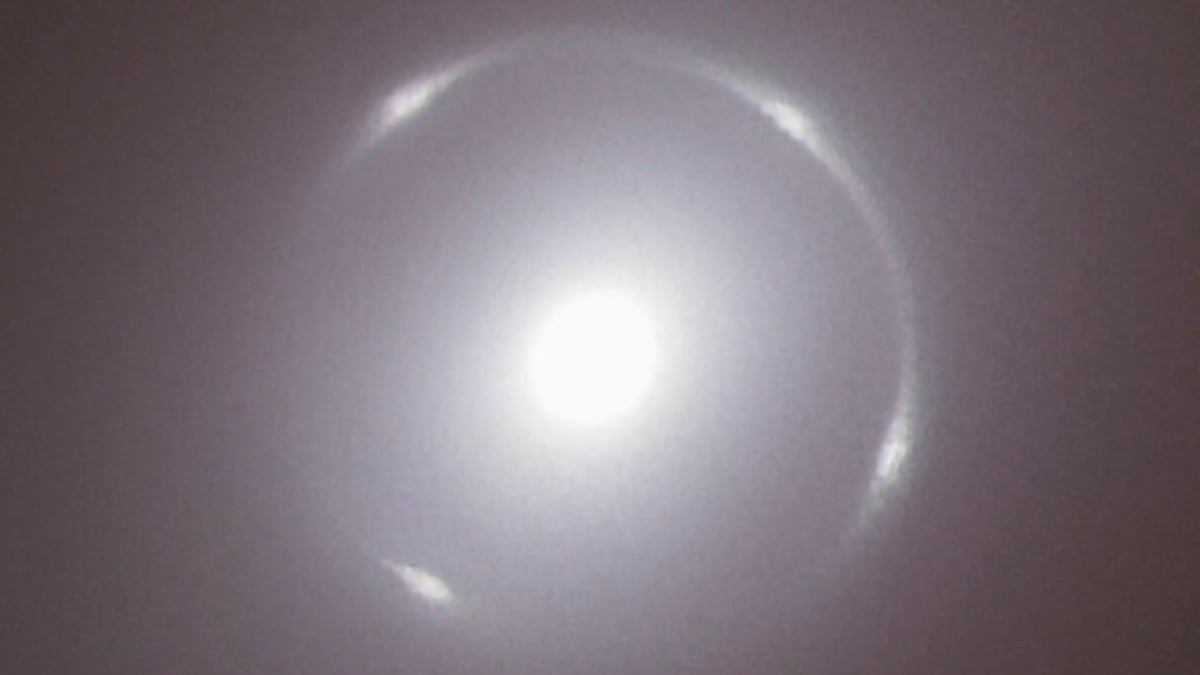 Scientists Need Your Help to Find Galaxies Bending Light in Space : ScienceAlert