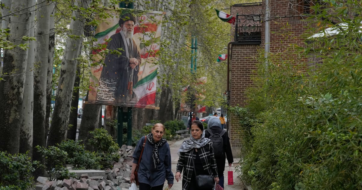 Trump threatens Strait of Hormuz blockade after U.S.-Iran ceasefire talks end without agreement - CTV News