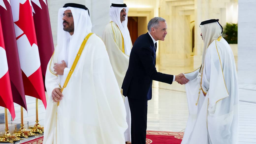 Click to play video: 'Canada, Qatar sign deals on investments in IT, AI and defence upon Carney visit'