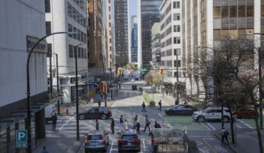 Canada’s services economy shrinks for fifth straight month in March