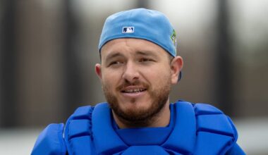 Blue Jays catcher Kirk to undergo surgery for thumb fracture
