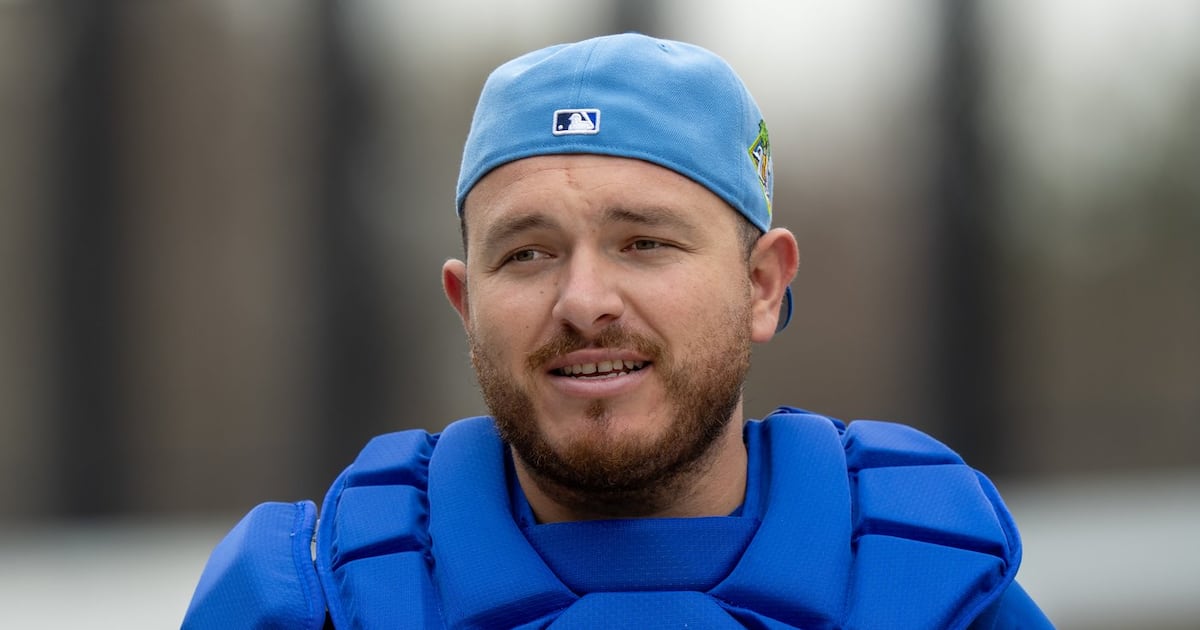 Blue Jays catcher Kirk to undergo surgery for thumb fracture