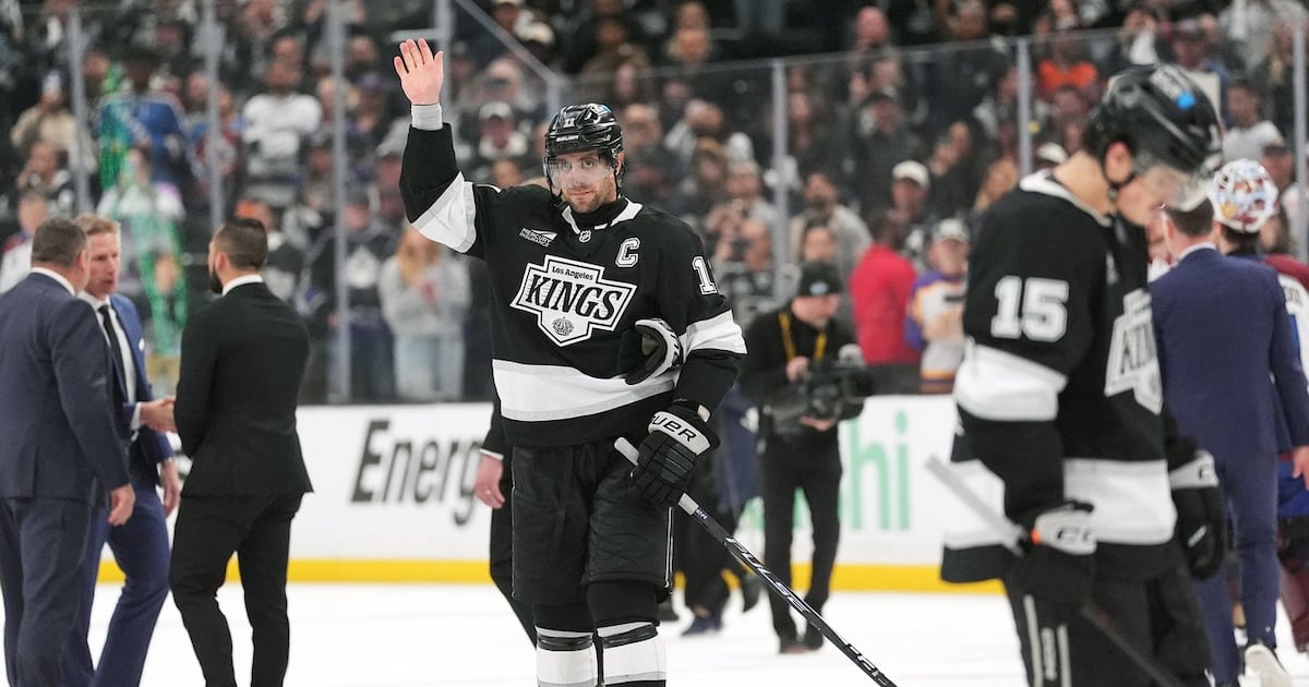 Anze Kopitar's 2-decade career with Los Angeles Kings ends in cheers and tears with playoff loss