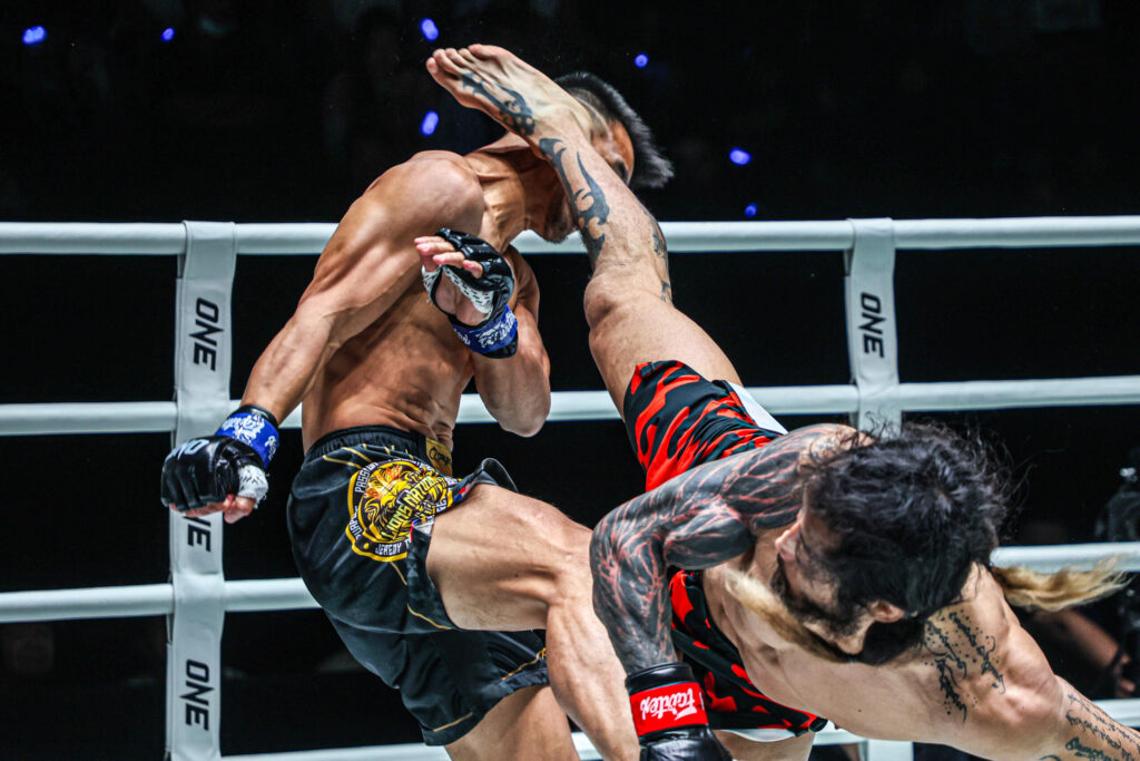 Mongolian MMA fighter Enkh Orgil Baatarkhuu back kicks Jeremy Pacatiw