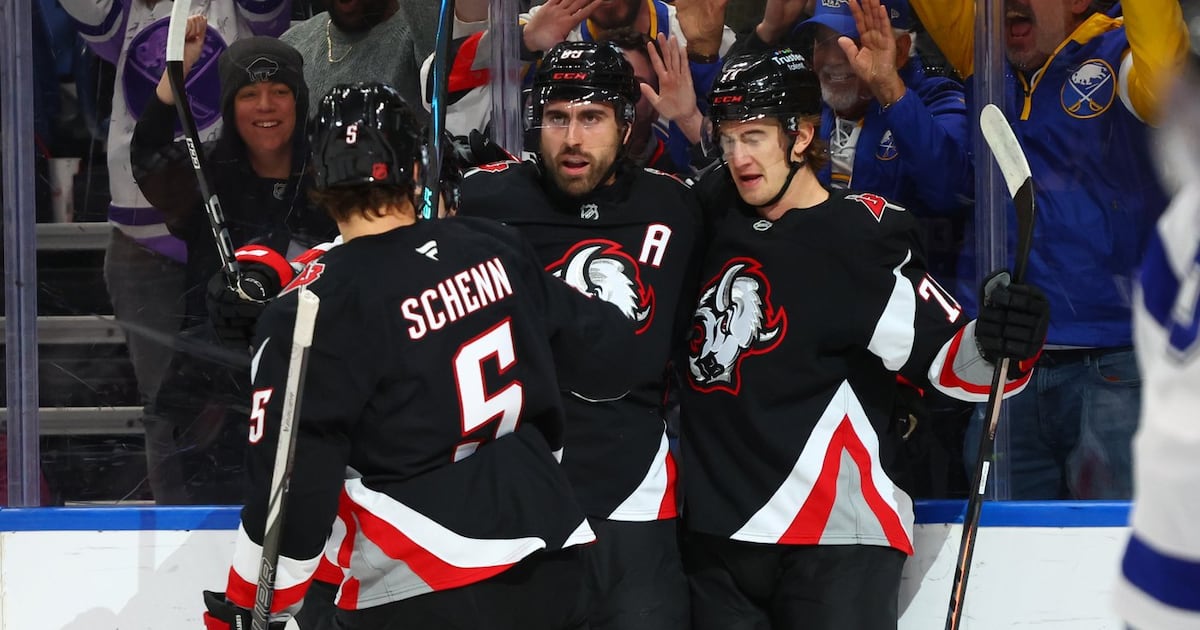 Jason Zucker scores go-ahead goal as Buffalo Sabres beat Tampa Bay Lightning