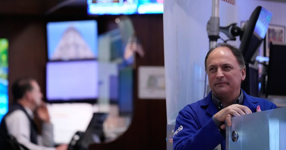 Oil plunges toward US$95 a barrel on Iran ceasefire