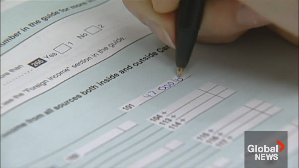 Click to play video: 'Avoiding mistakes and watching for scams as tax deadline nears'