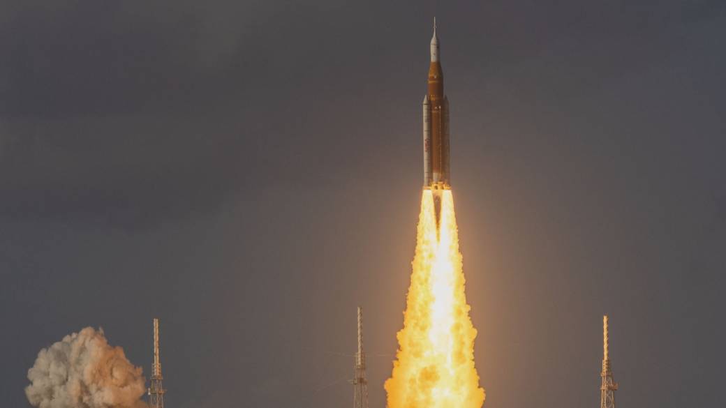 Click to play video: 'Examining Canada’s role in the Artemis II Mission'