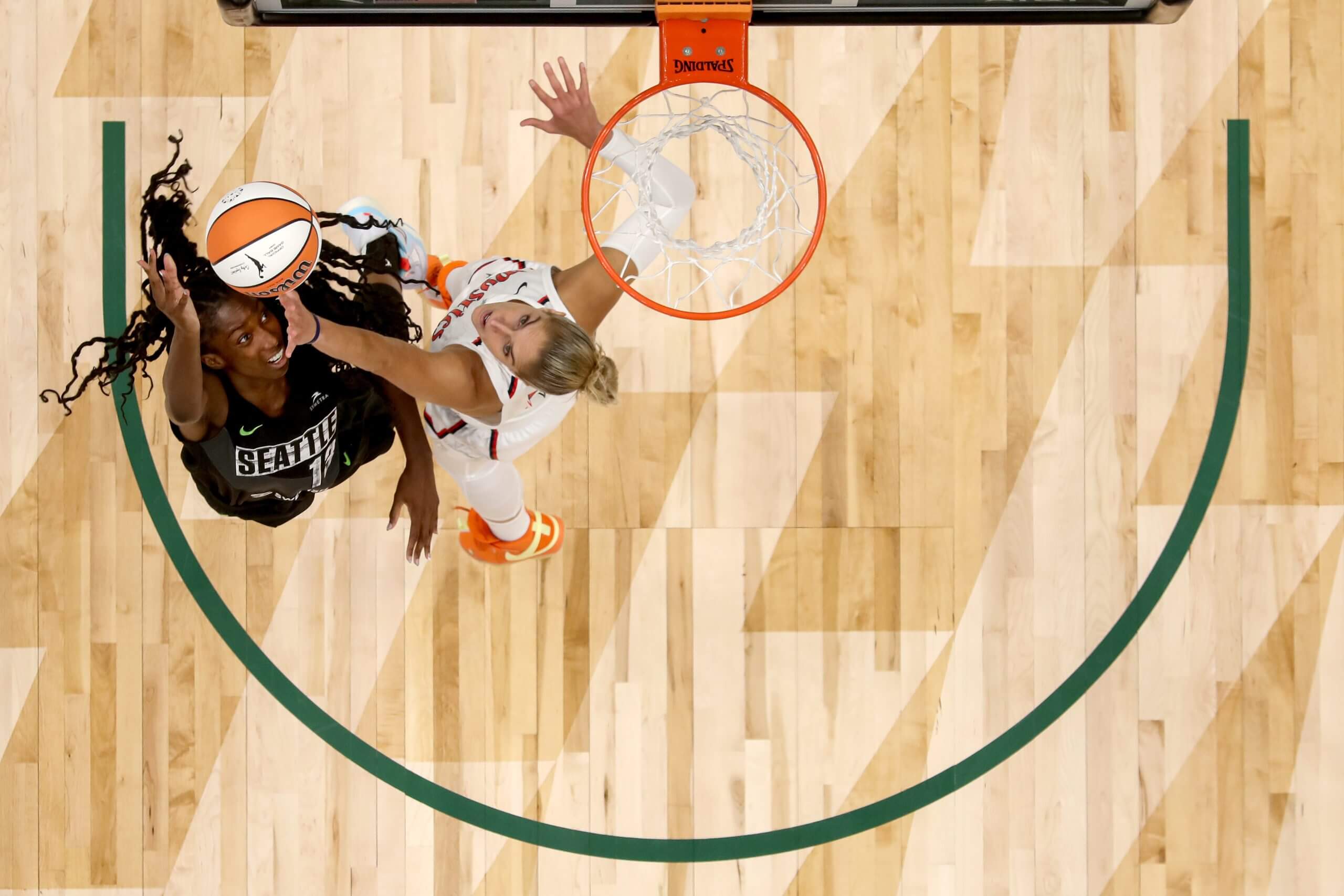Elena Delle Donne blocks a shot near the rim.