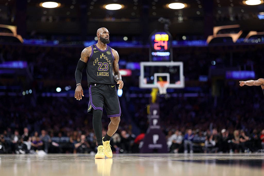 Lebron sent Van der Poel a hype-message before his Paris-Roubaix was derailed by disasters.