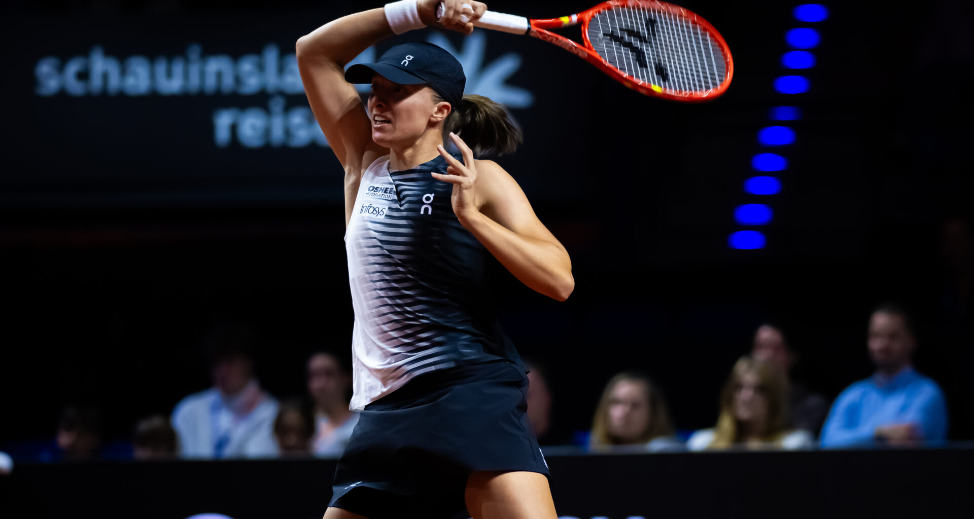 Swiatek begins clay season, Roig partnership with Stuttgart win over Siegemund