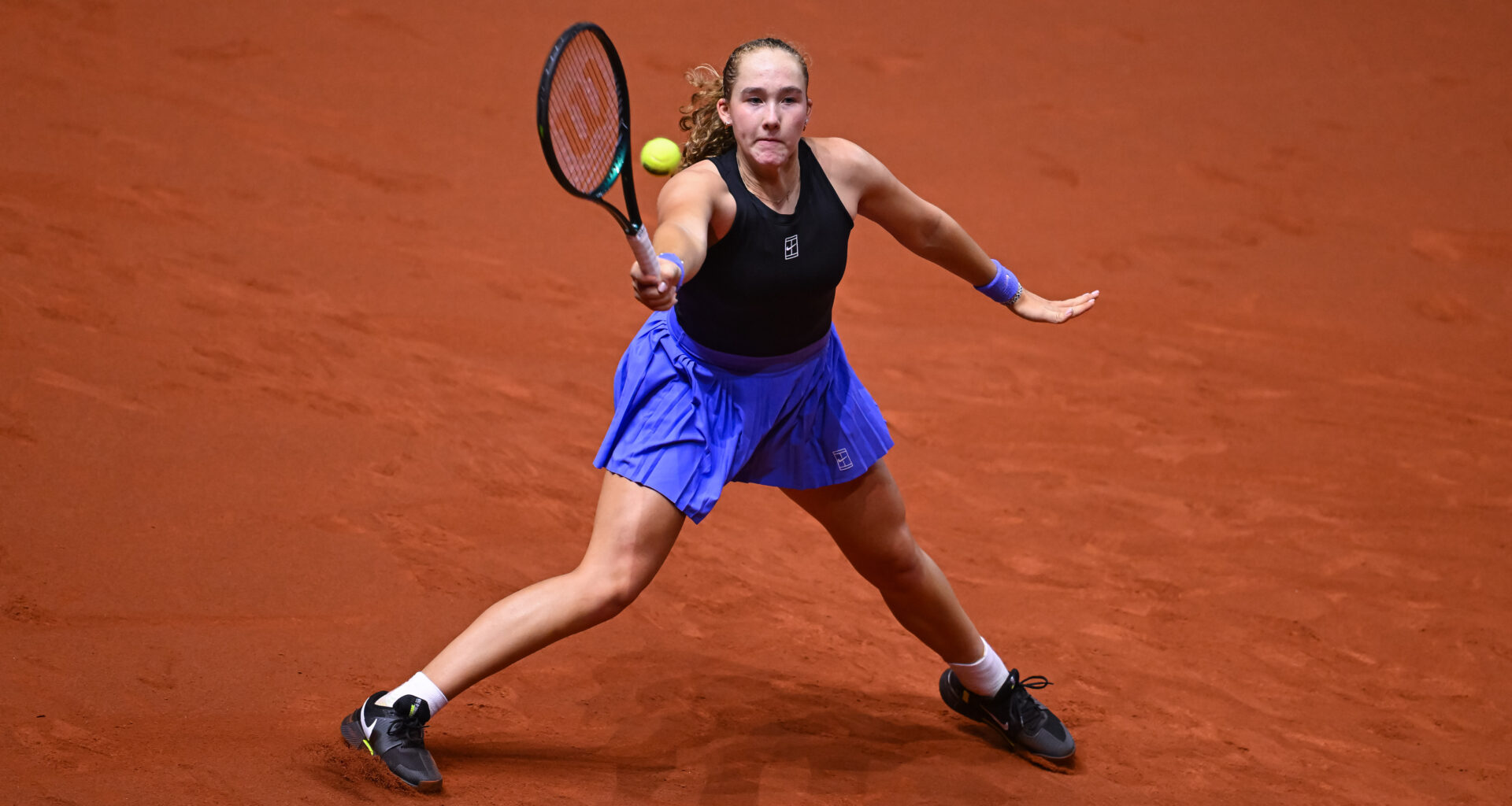 'Fearless' Andreeva makes it three straight over Swiatek to reach Stuttgart semifinals