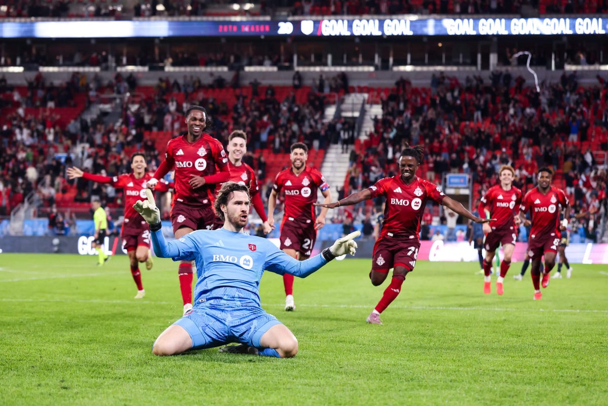 Toronto FC goalkeeper scores tying goal at the death on wild midweek MLS night
