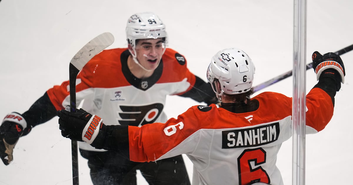 Philadelphia Flyers celebrate return to the playoffs with win over Pittsburgh Penguins in Game 1