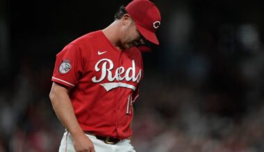 Reds closer Emilio Pagán appears to be injured on final pitch