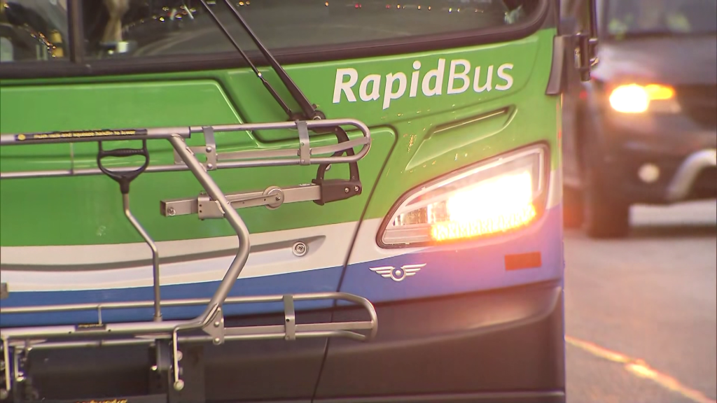 R2 RapidBus extension to Metrotown ready in September
