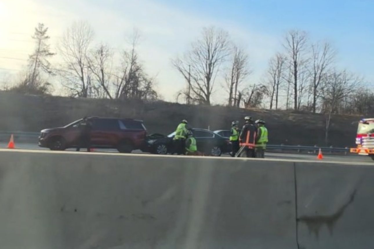 CLOSURE: Video of crash on highway causing delays in Ontario