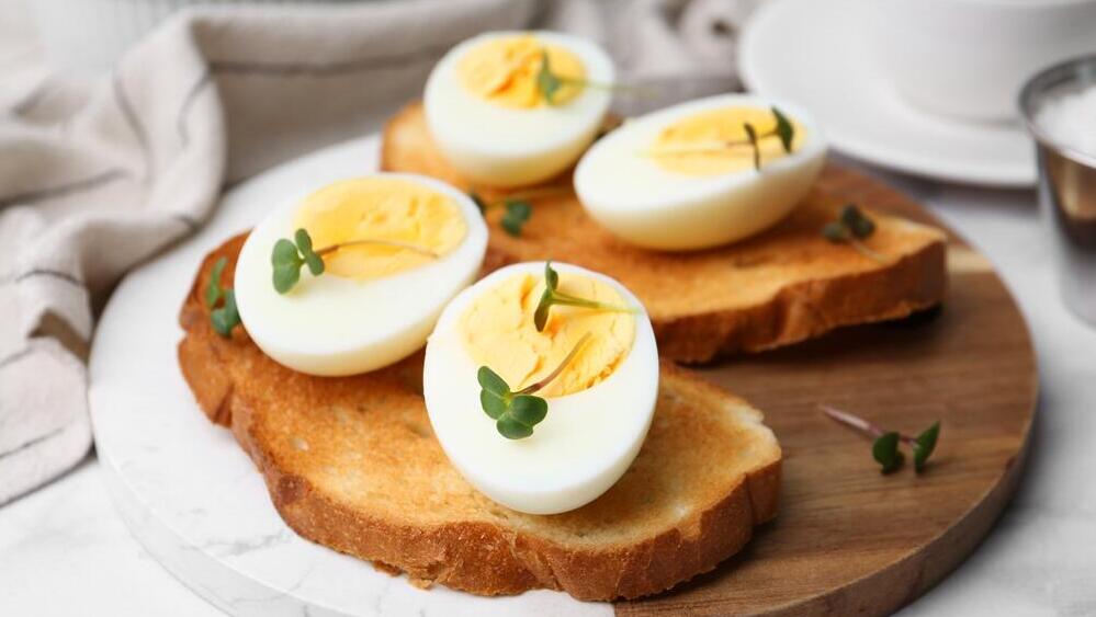 So how many eggs are really allowed? (Photo: Shutterstock) ביצים קשות ולחם