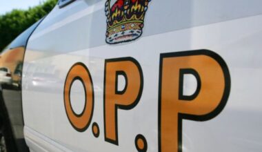 Man dies after boat overturns on St. Lawrence River