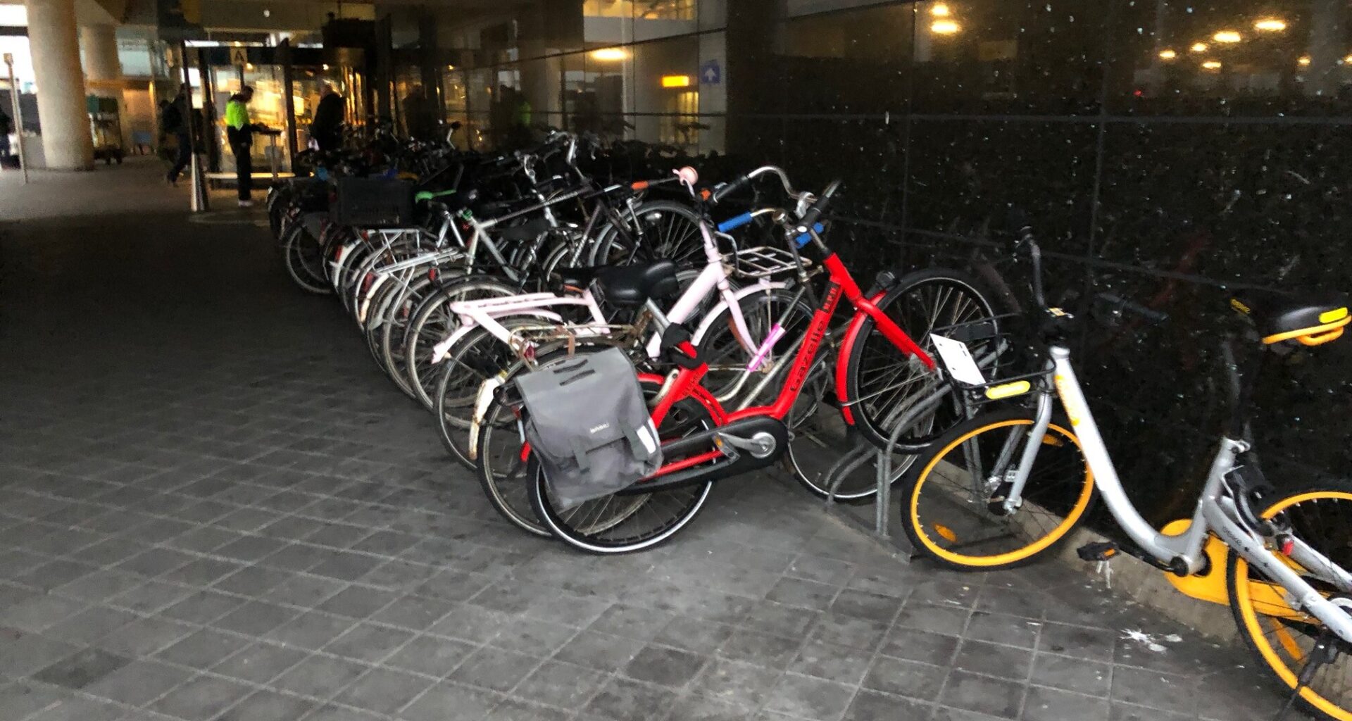 Airports Urged to Make Room for Bikes - Cycling West