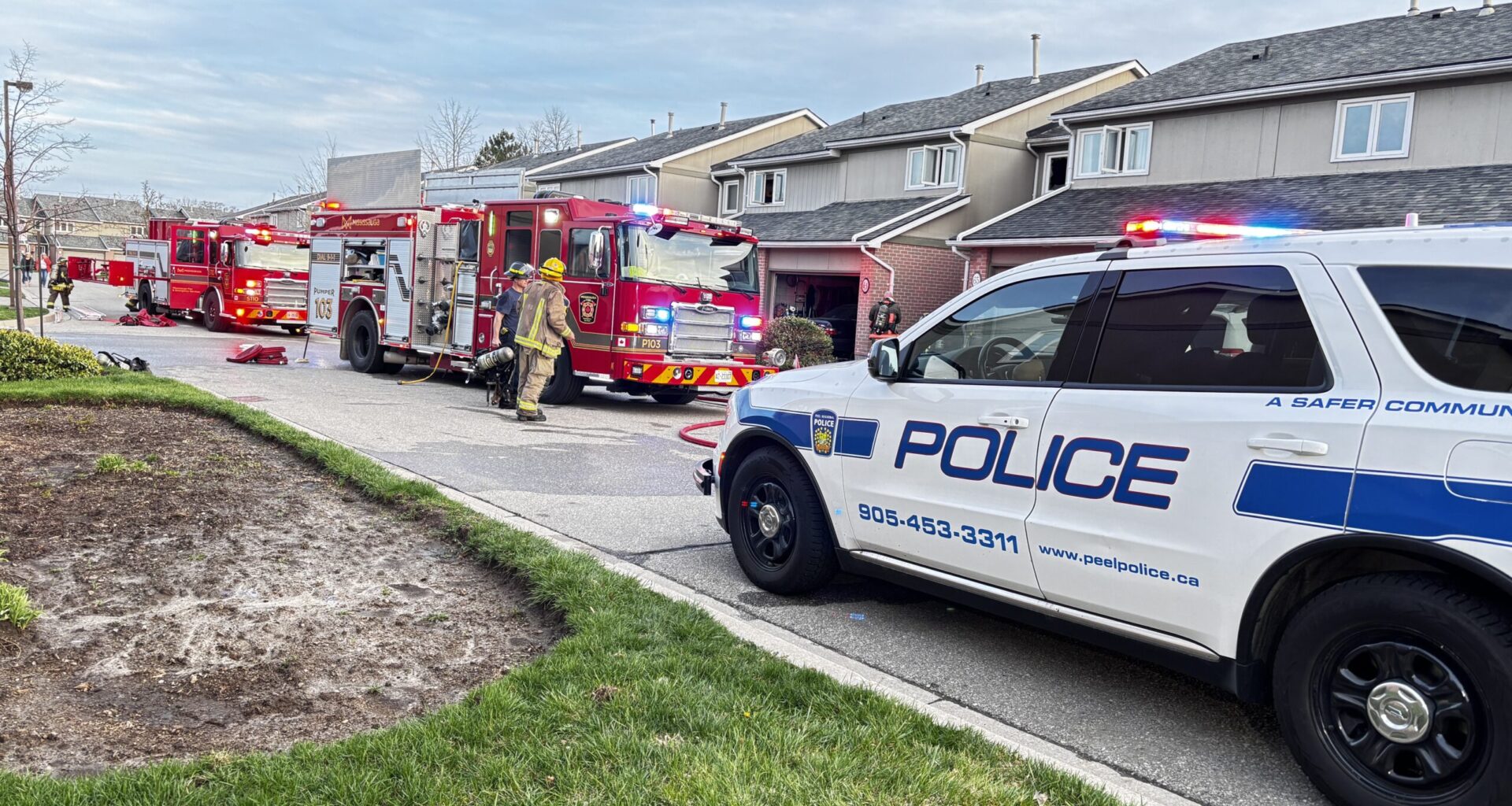 3 people rushed to hospital after Mississauga townhouse fire