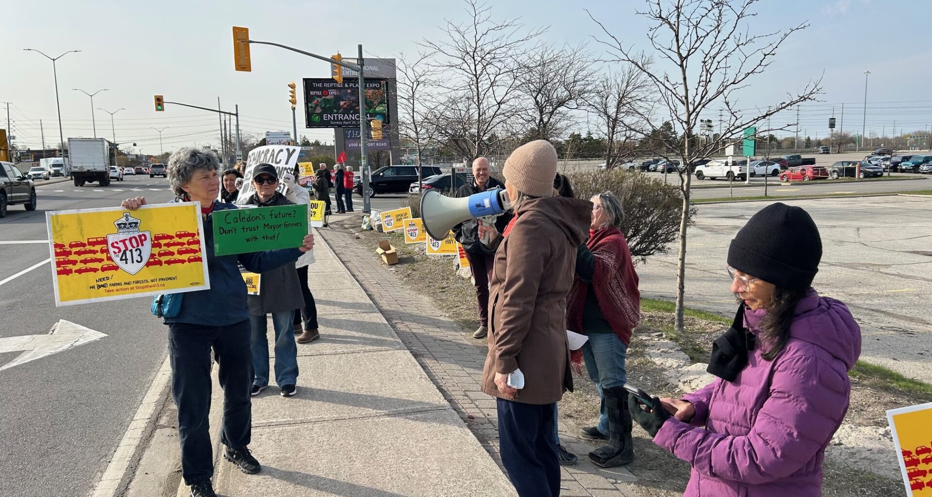 Protesters at the 413 and Groves' Mayor's gala protest