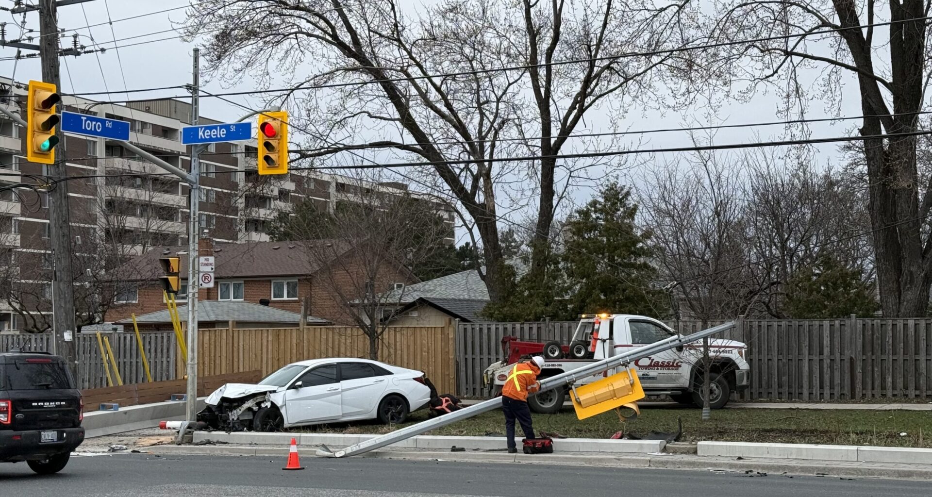 Man accused of impaired driving after crashing into light pole: Toronto police