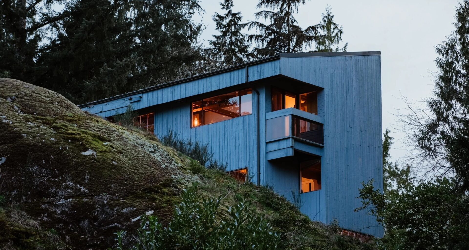 Bedrock House by Ambrose Reoch is a vertical response to a steep site