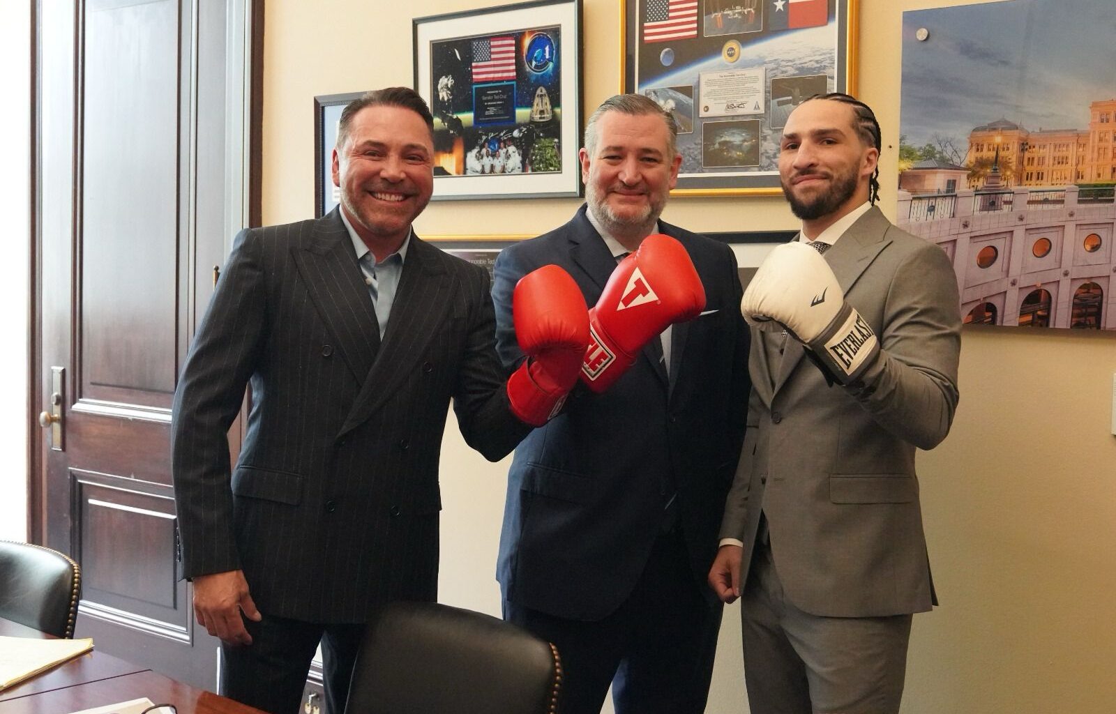 Mr. De La Hoya Goes to Washington