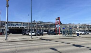 Injured Jasper Place High School student taken to hospital after suspected stabbing - Edmonton