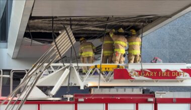 Falling debris prompts downtown Calgary road closure