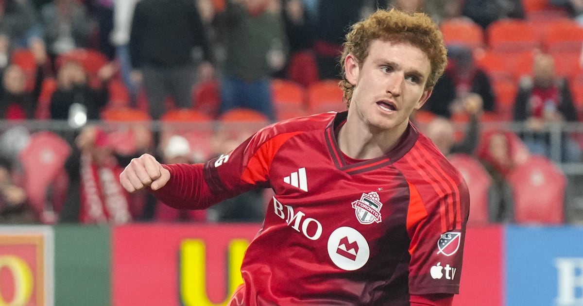 Goalkeeper Luke Gavran scores in stoppage time to give Toronto FC a draw against Philadelphia Union