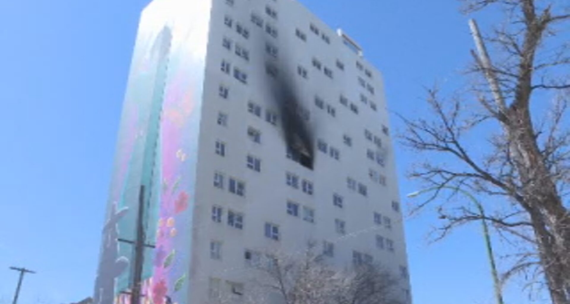 One person dead after fire at Kennedy Street apartment building - Winnipeg